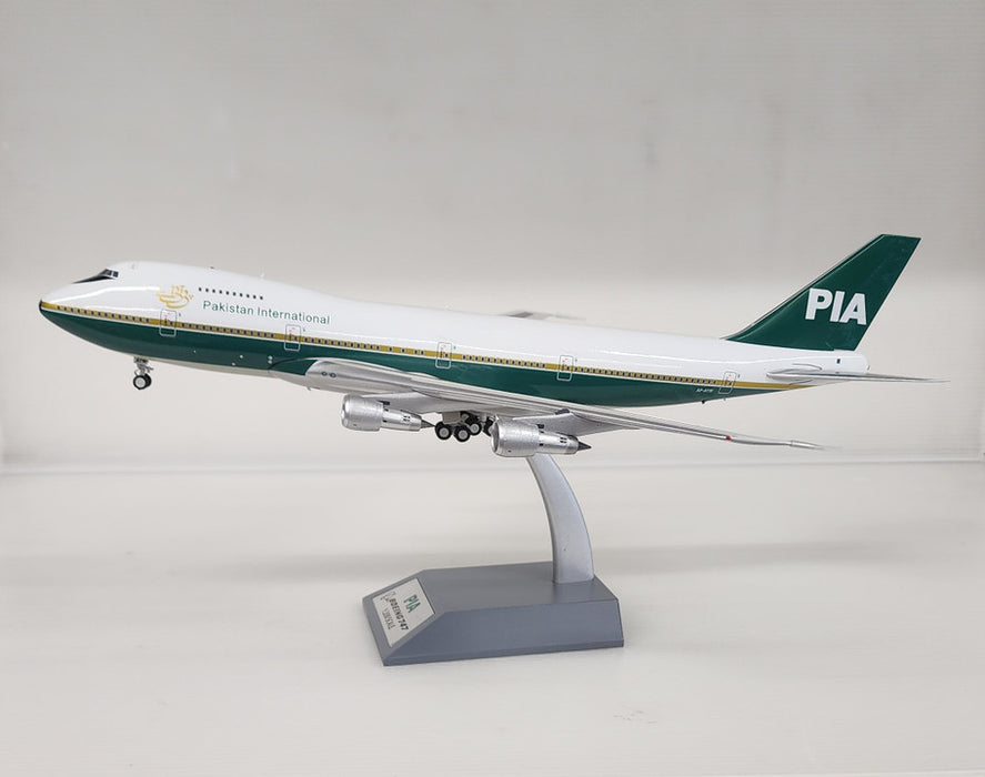 IF742PK1220 | InFlight200 1:200 | PIA Boeing 747-200 AP-AYW (with stand)