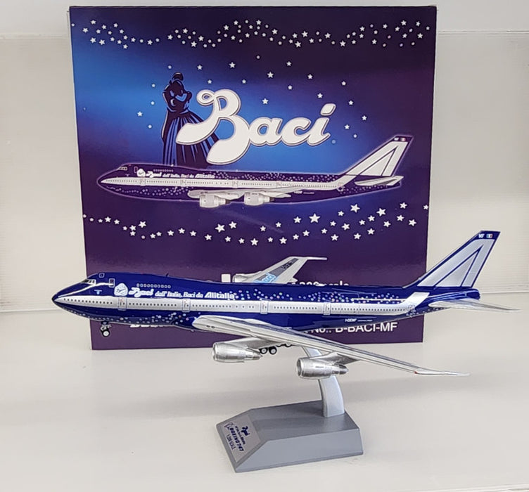 B-BACI-MF | Blue Box 1:200 | Boeing 747-243BM Alitalia BACI I-DEMF (with stand)