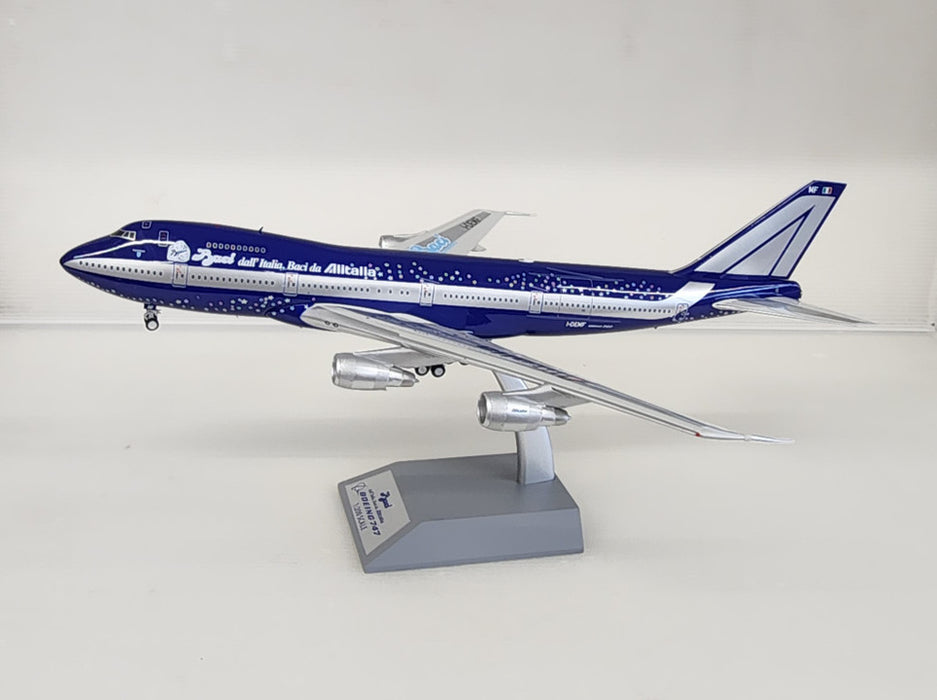 B-BACI-MF | Blue Box 1:200 | Boeing 747-243BM Alitalia BACI I-DEMF (with stand)