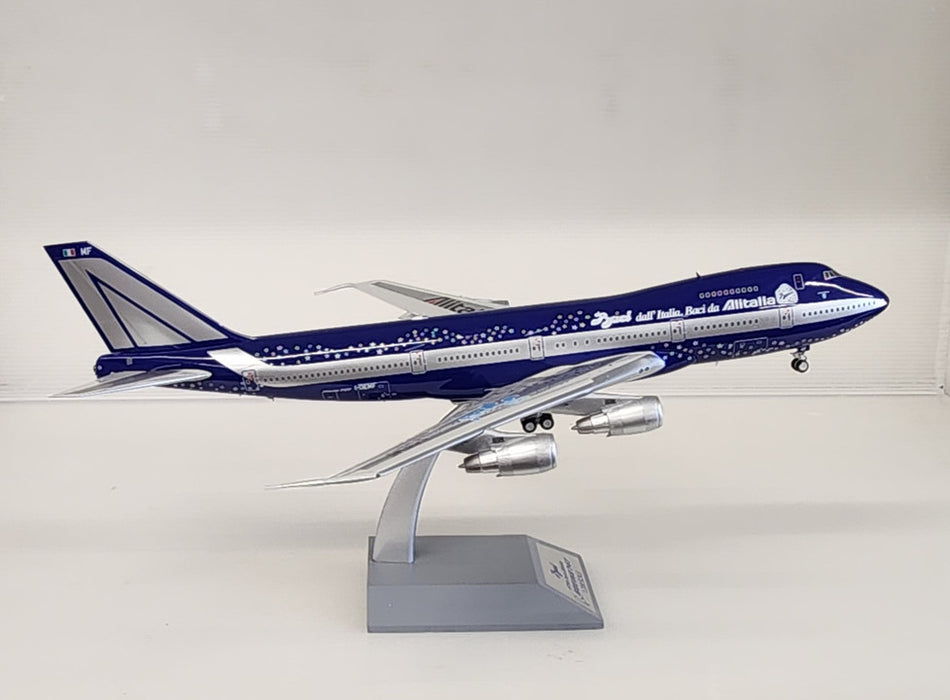 B-BACI-MF | Blue Box 1:200 | Boeing 747-243BM Alitalia BACI I-DEMF (with stand)