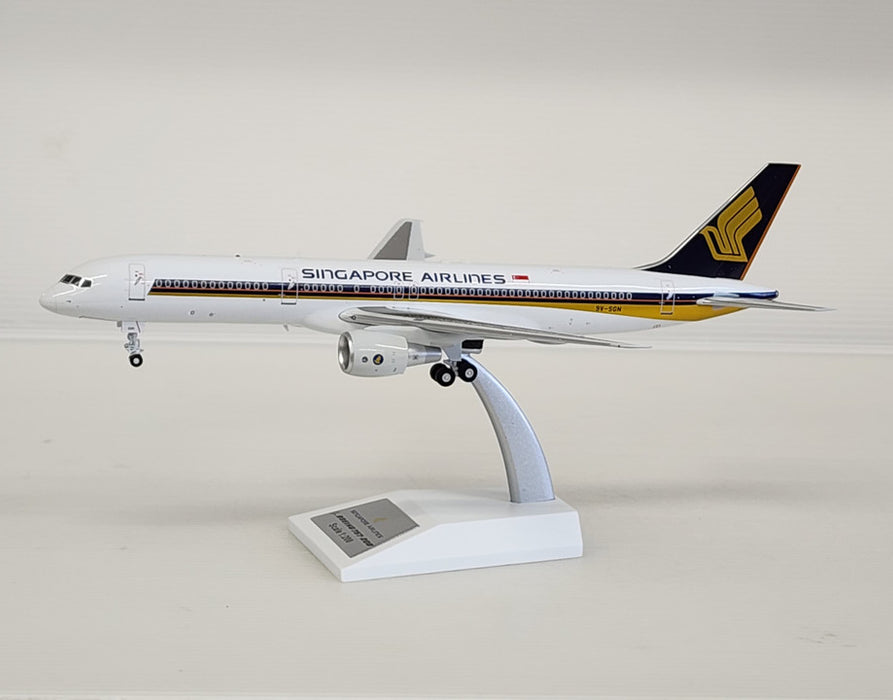 WB-757-2-002 | WB Models 1:200 | Boeing 757-200 Singapore Airlines 9V-SGN (with stand)