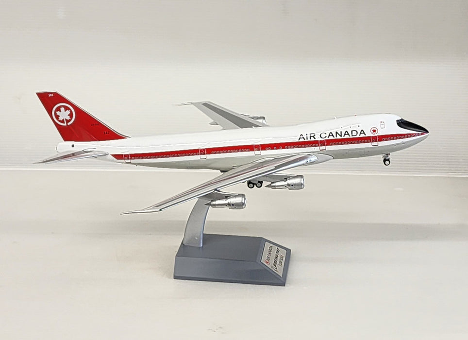 B-741-AC-OC | Blue Box 1:200 | Boeing 747-100 Air Canada CF-TOC (with stand)