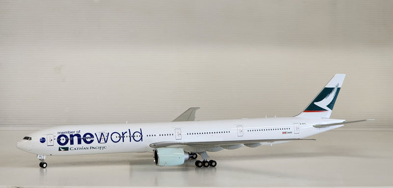 XX2836 | JC Wings 1:200 | Boeing 777-300ER Cathay Pacific 'oneworld' B-KPL