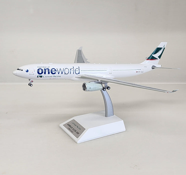 WB-A330-3-002 | Blue Box 1:200 | Airbus A330-341 Cathay Pacific 'One World' B-HLU (with stand)