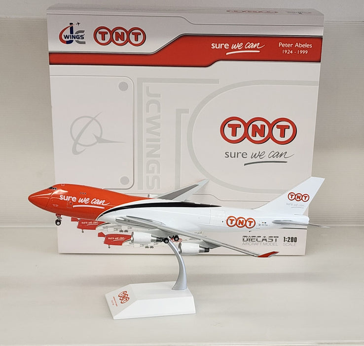 XX20304C | JC Wings 1:200 | Boeing 747-400F TNT Express Interactive Series Reg: OO-THA