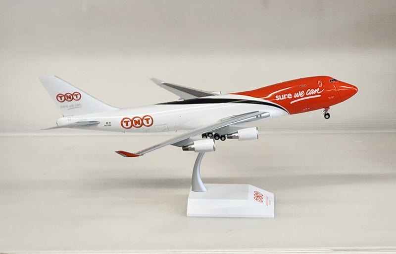 XX20304C | JC Wings 1:200 | Boeing 747-400F TNT Express OO-THA (Interactive Series)