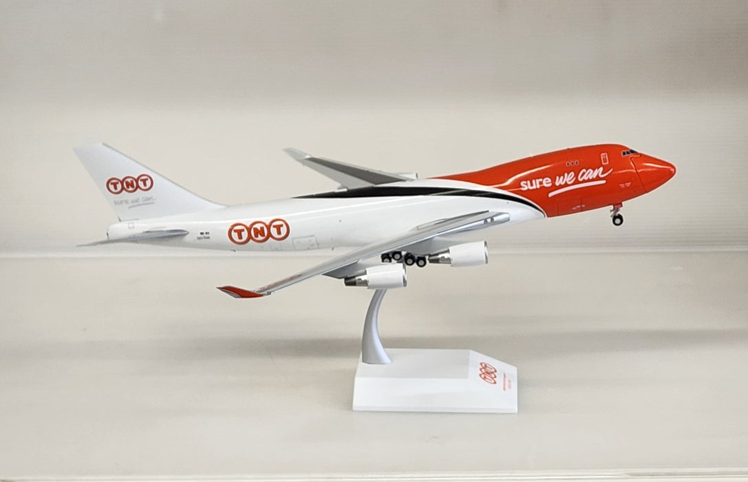 XX20304C | JC Wings 1:200 | Boeing 747-400F TNT Express Interactive Series Reg: OO-THA