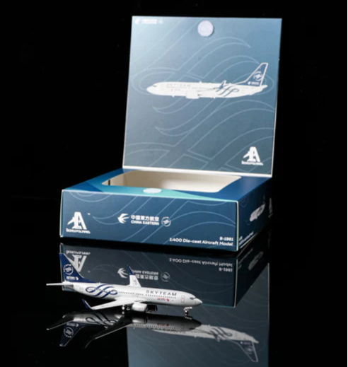 HA7380008 | Aero Polaris 1:400 | Boeing 737-800 China Eastern SkyTeam B-1981