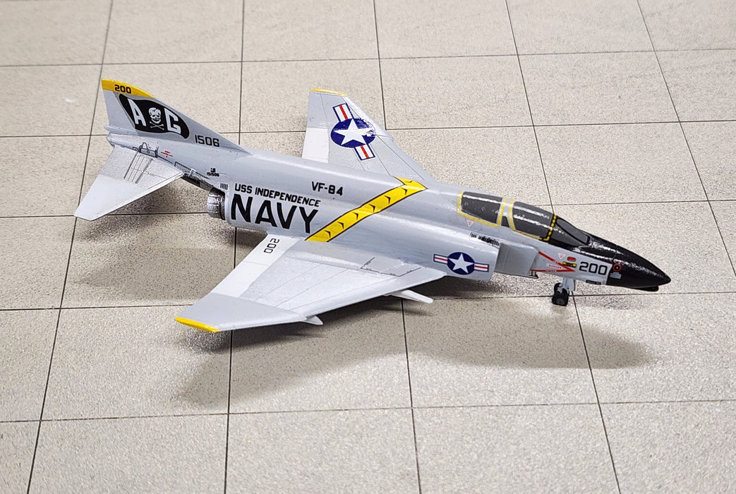 SF204 | SkyFame Models 1:200 | F-4 Phantom II US Navy, VF-84 Jolly Rogers, USS America