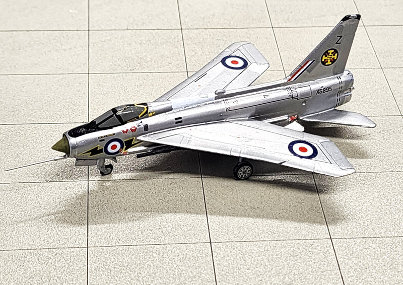 SF047 | SkyFame Models 1:200 | English Electric Lightning F.6, RAF Royal Air Force 111 Sqn. 'Z' XS895, RAF Leuchars