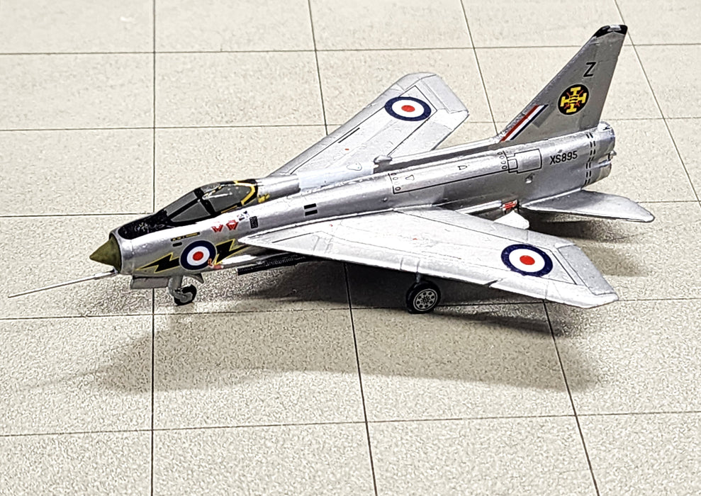 SF047 | SkyFame Models 1:200 | English Electric Lightning F.6, RAF Royal Air Force 111 Sqn. 'Z' XS895, RAF Leuchars