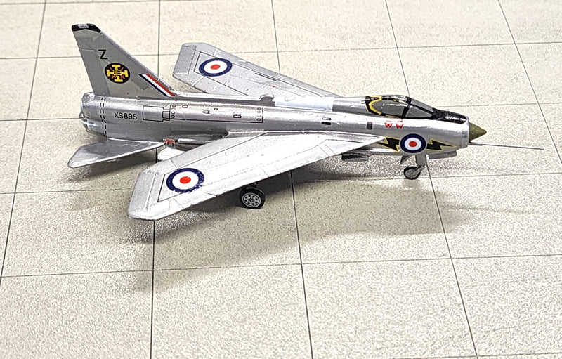 SF047 | SkyFame Models 1:200 | English Electric Lightning F.6, RAF Royal Air Force 111 Sqn. 'Z' XS895, RAF Leuchars
