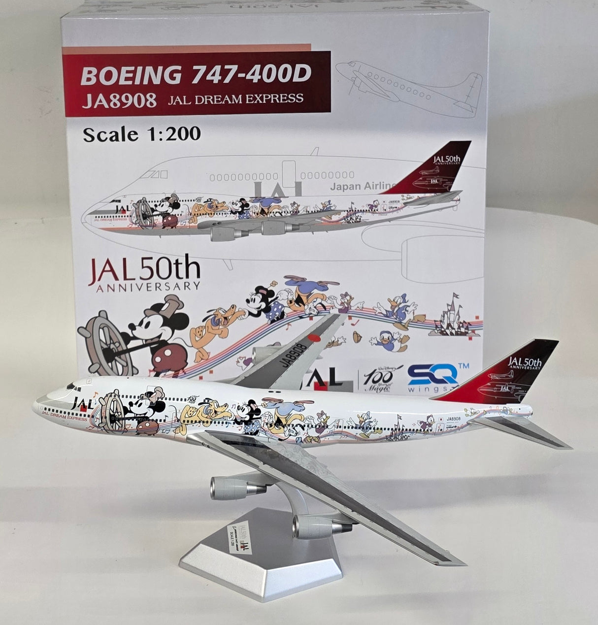 L2059 | SQ Wings 1:200 | Boeing 747-400 JAL JA8908 'with stand'