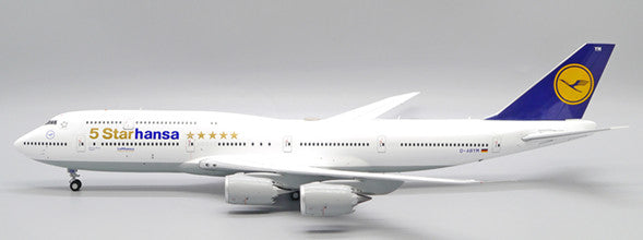 EW2748005 | JC Wings 1:200 | 1/200 Lufthansa Boeing 747-8 '5 Starhansa' D-ABYM with stand