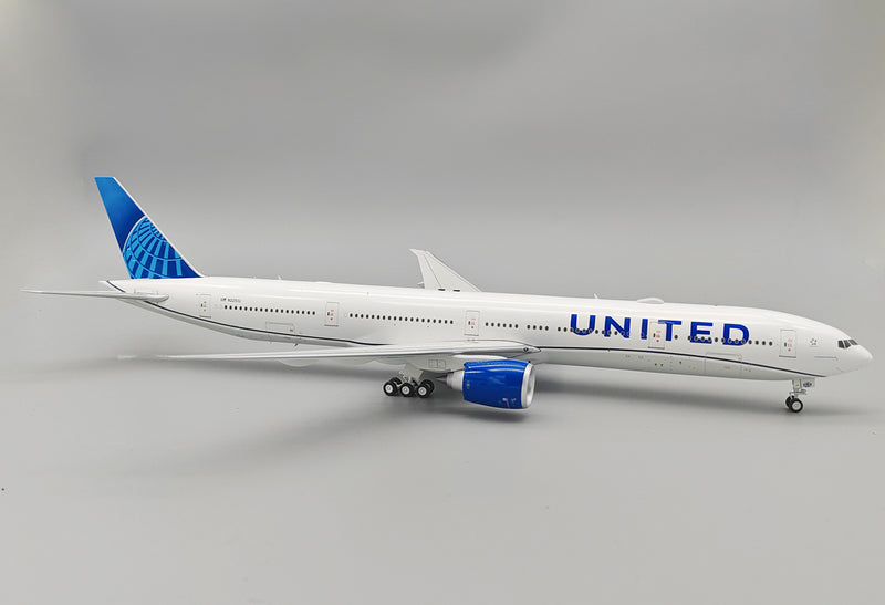 IF773UA0725 | InFlight200 1:200 | Boeing 777-322/ER United Airlines N2250U with stand
