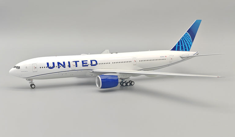 IF772UA1224 | InFlight200 1:200 | Boeing 777-222/ER United Airlines N209UA with stand