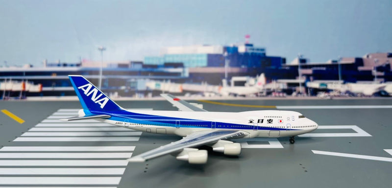 NH50014 | Hogan Die-cast 1:500 | Boeing 747SR-100 ANA All Nippon Airways JA8153, 1990s colours with Star Alliance Logo, with stand **PRE OWNED**