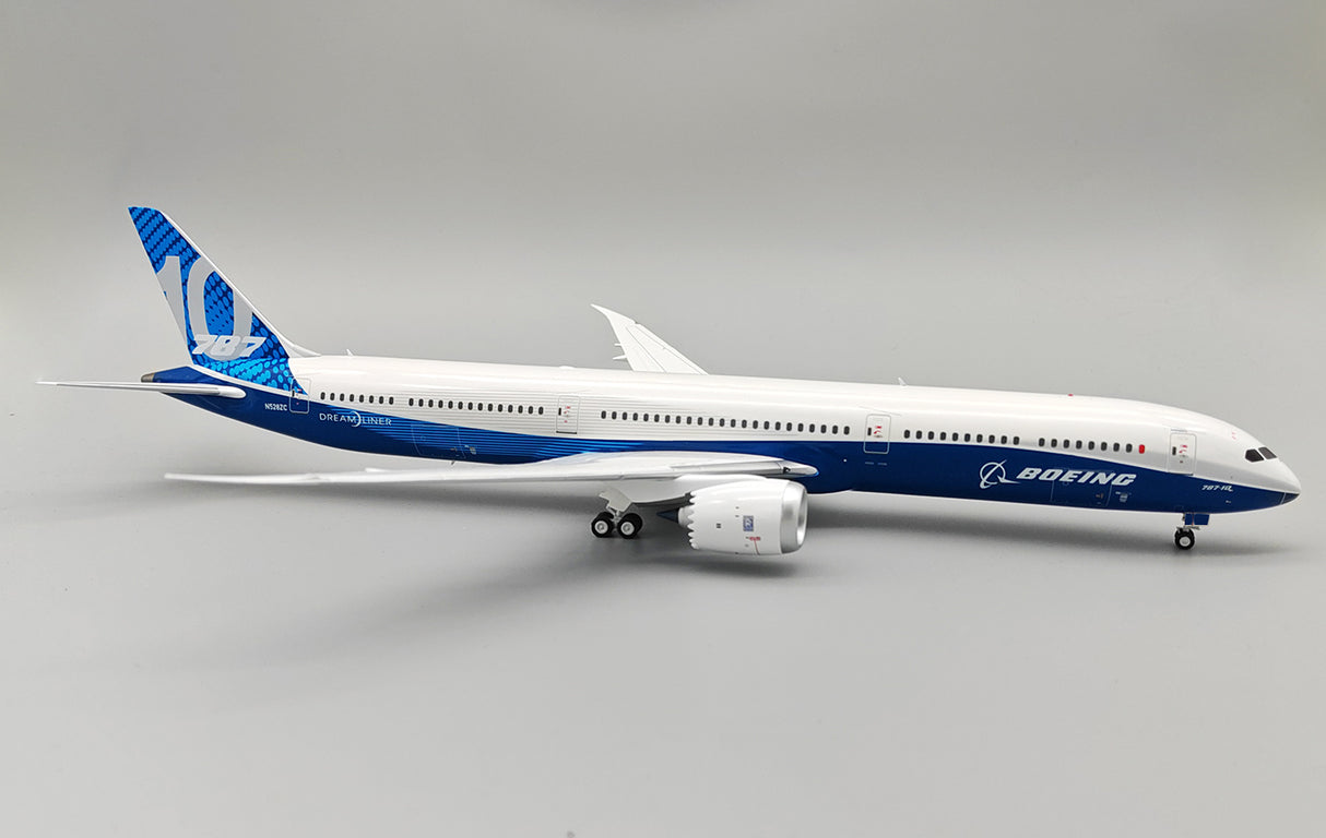 IF78X528ZC | InFlight200 1:200 | Boeing 787-10 'Dreamliner', Boeing House colours N528ZC with stand