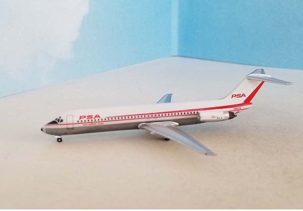 AC411145 | Aero Classics 1:400 |  Douglas DC-9 PSA N982PS