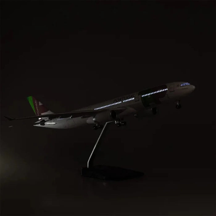 DMTPA330 | Desktop Models 1:135 | Airbus A330, TAP LED light up