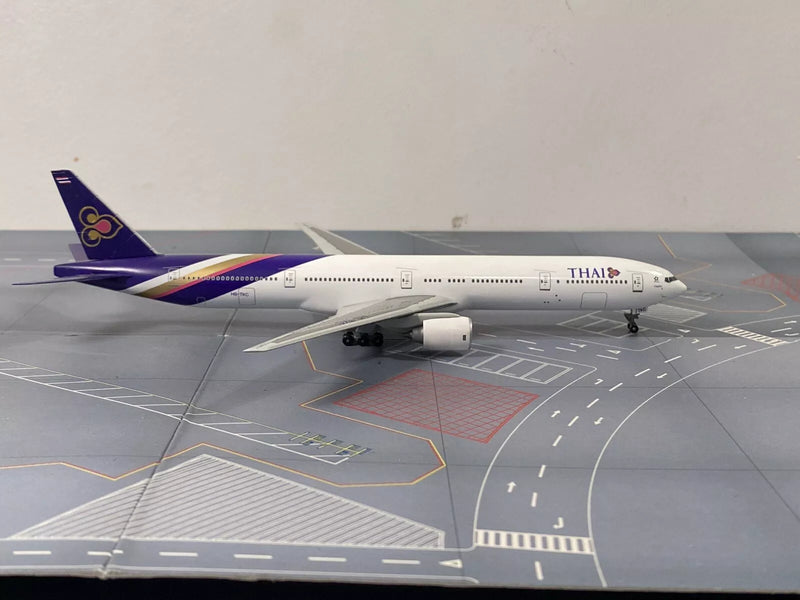 99.95 | Dragon Wings 1:400 | Airbus A300B4-622R HS-TAK & Boeing 777-3D7 HS-TKC, Thai Airways, 2005 colours with Star Alliance Logo. Set of 2 **PRE OWNED**