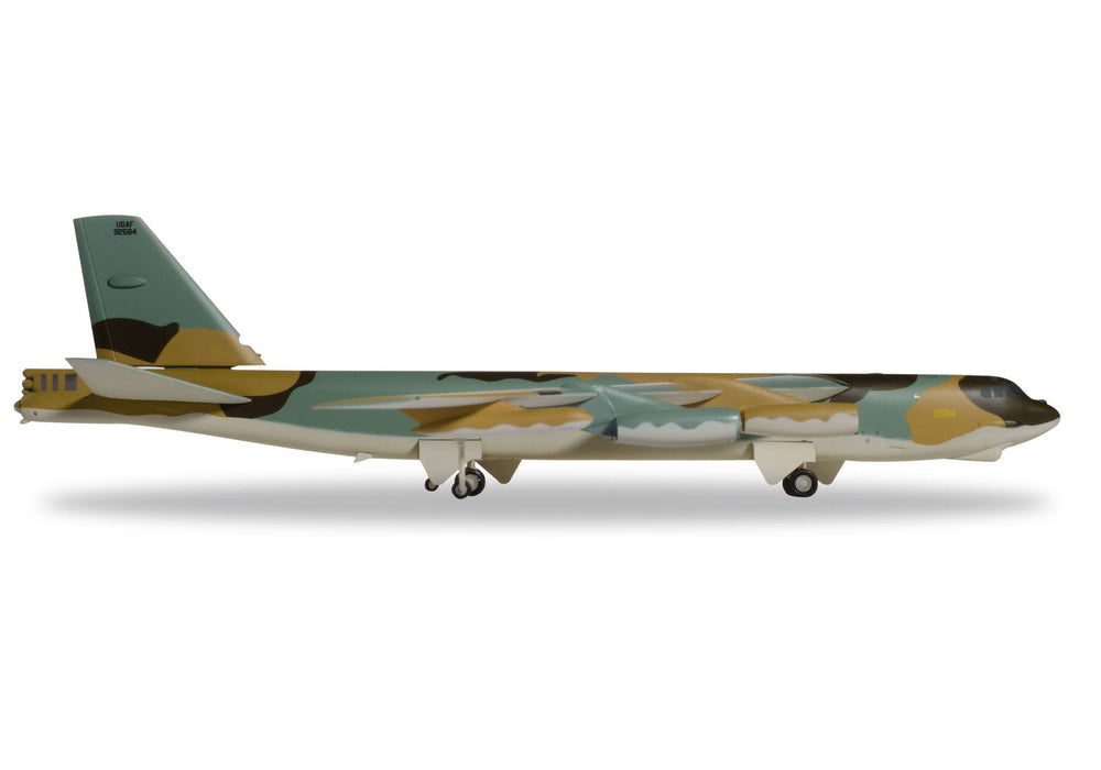 559294 | Herpa Military 1:200 | B-52G Stratofortress USAF 59-2584, 72d SW, 'Museum of Flight'