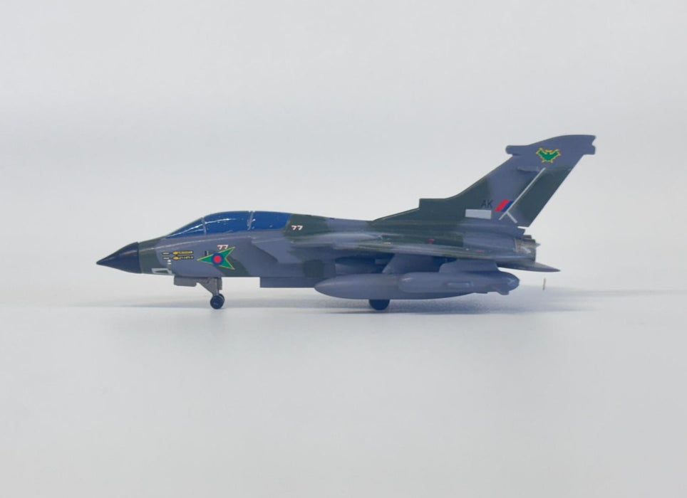 ECLIPSE10 | Eclipse Models 1:200 | Panavia Tornado GR.1, 9Sqn RAF, Camouflage with swept wings
