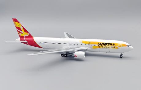 IF763QF0525 | InFlight200 1:200 | Boeing 767-338/ER Qantas VH-OGL with stand