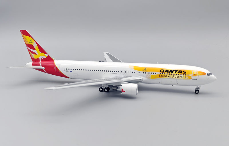 IF763QF0525 | InFlight200 1:200 | Boeing 767-338/ER Qantas VH-OGL with stand