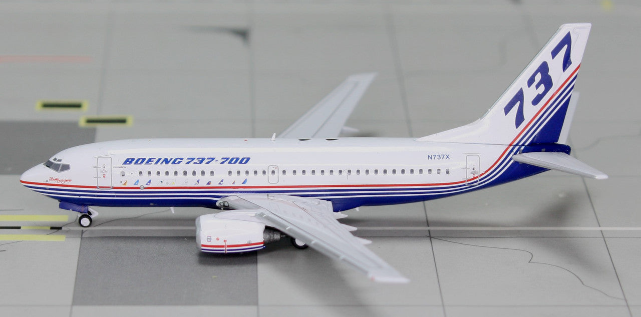 PM52334 | Panda Models 1:400 | Boeing 737-7H4 Boeing House N737X