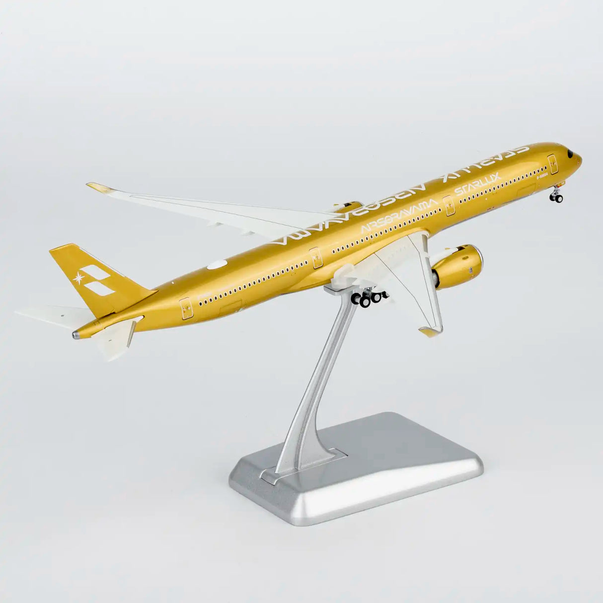 NG57047 | NG Models 1:400 | Airbus A350‑1000 Starlux Airlines B-58554 (Airsorayama Golden; Luxurious packaging) (with stand)
