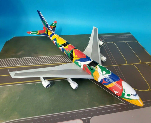 XX2808 | JC Wings 1:200 | Boeing 747-300 South African ZS-SAJ, 'Ndizani' (with stand)