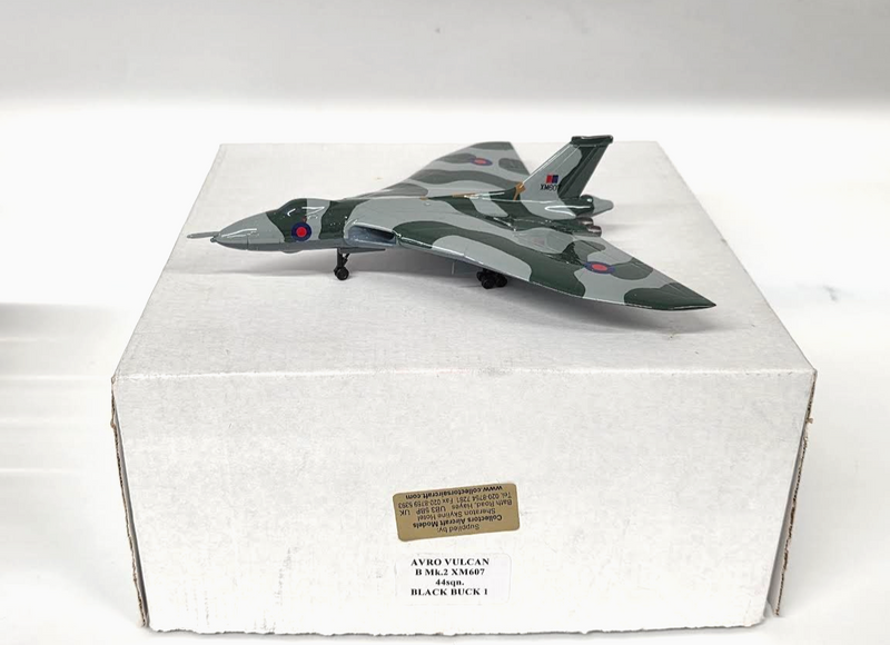 Skyline01 | Sky Classics 1:200 | Avro Vulcan RAF XM607 44 Squadron Operation Black Buck 'Camouflage'