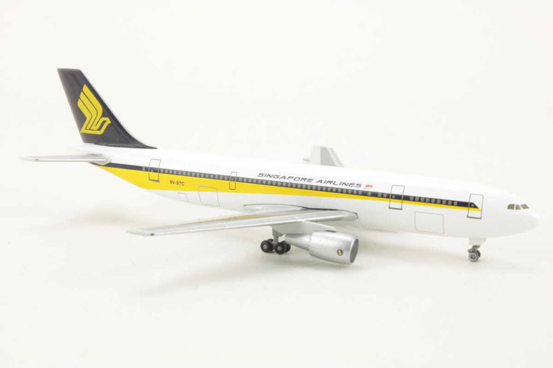 510806 | Herpa Wings 1:500 | Singapore Airlines Heritage Set series 2 consisting of four Aircraft models **PRE OWNED**