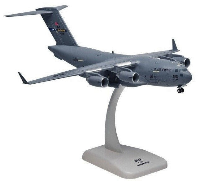 LIF60647 | Hogan Wings 1:200 | C-17A Globemaster III USAF 'McGuire' 08-8199 plastic clip together model