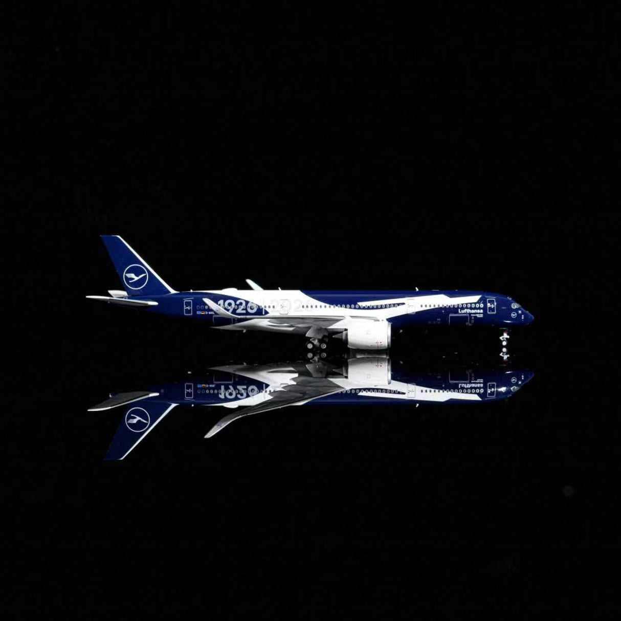 HA3590013 | Aero Polaris 1:400 | Airbus A350-900 Lufthansa D-AIXL 100 years