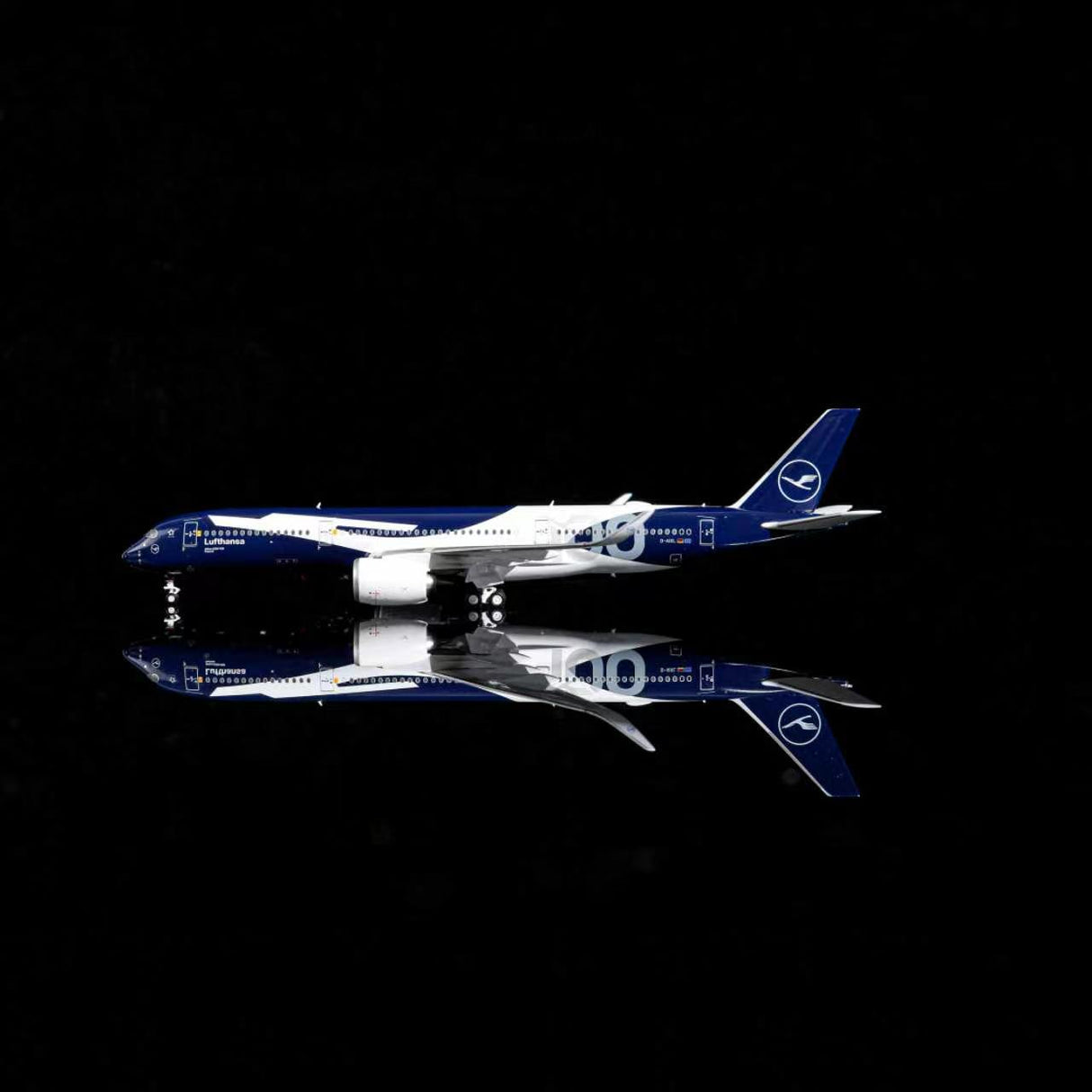 HA3590013 | Aero Polaris 1:400 | Airbus A350-900 Lufthansa D-AIXL 100 years