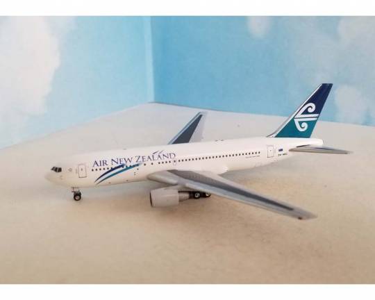 AC411213 | Aero Classics 1:400 | Boeing 767-200 Air New Zealand ZK-NBC