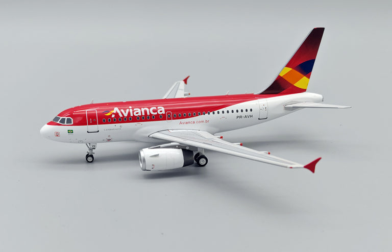 IF318AV1124 | InFlight200 1:200 | Airbus A318-121 Avianca Brasil PR-AVH with stand