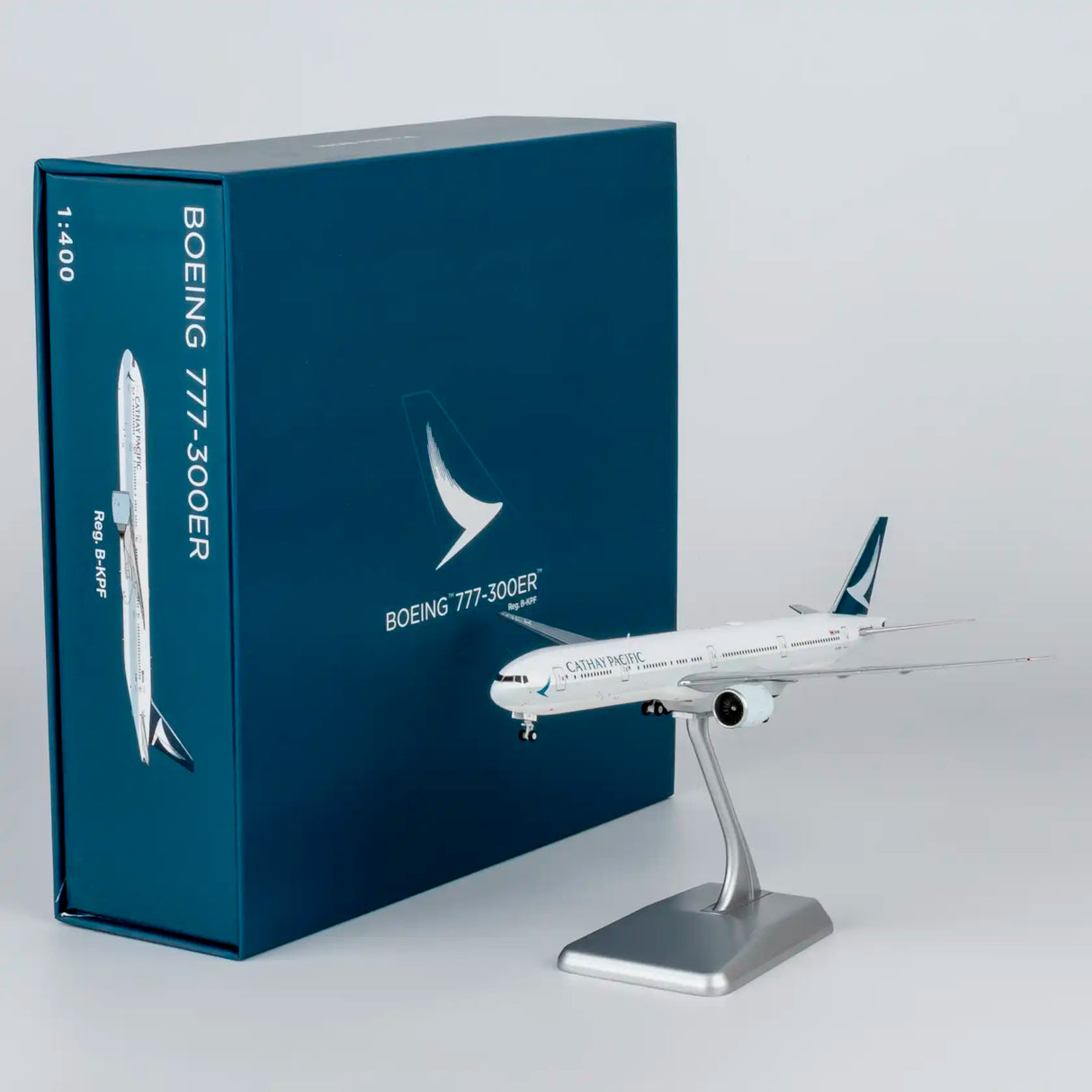 NG73099 | NG Models 1:400 | Boeing 777‑300ER Cathay Pacific B-KPF Ultimate with stand