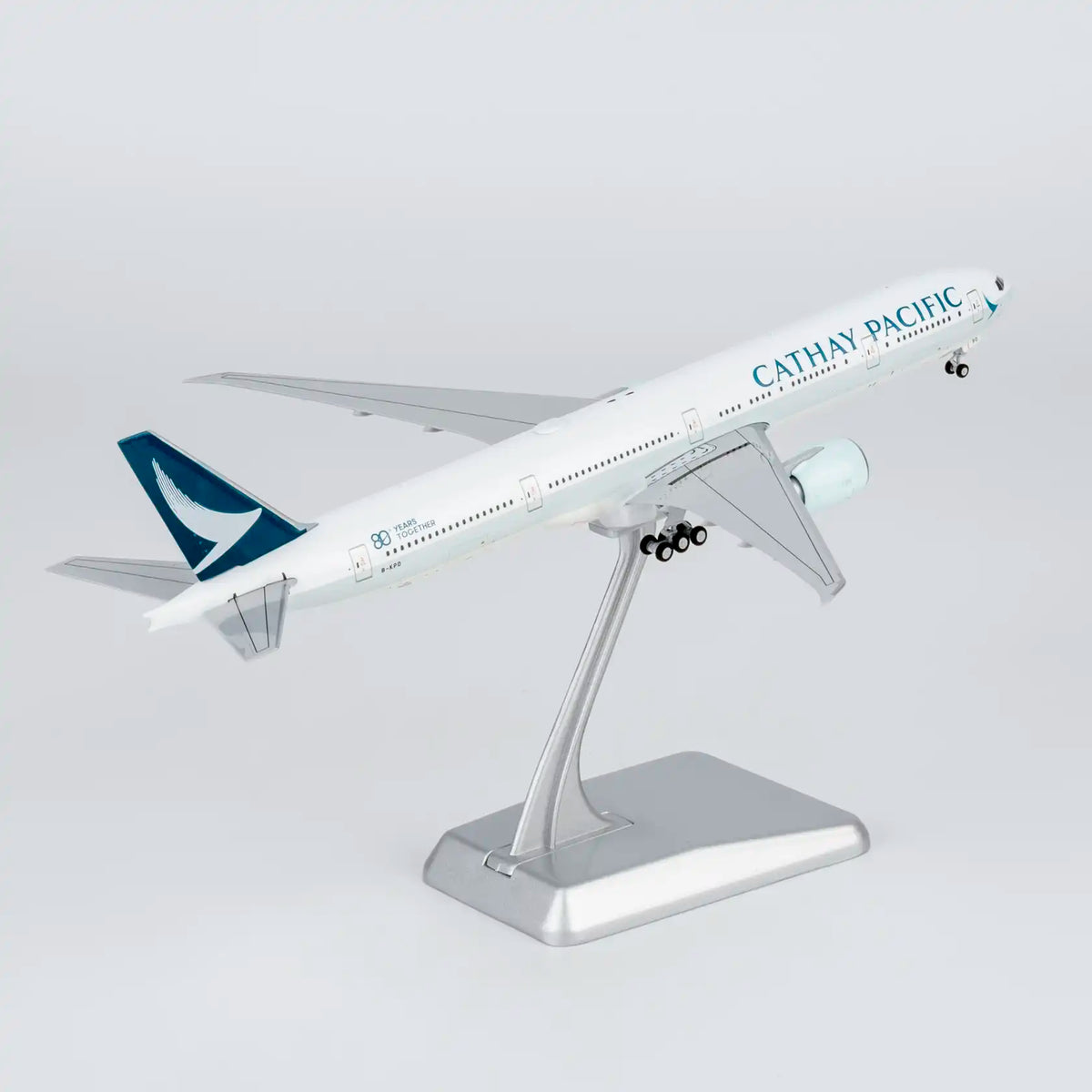NG73107 | NG Models 1:400 | Boeing 777-300ER Cathay Pacific B-KPO (large titles; "80 Years Together" sticker; Luxurious packaging) (with stand) | is due September 2026