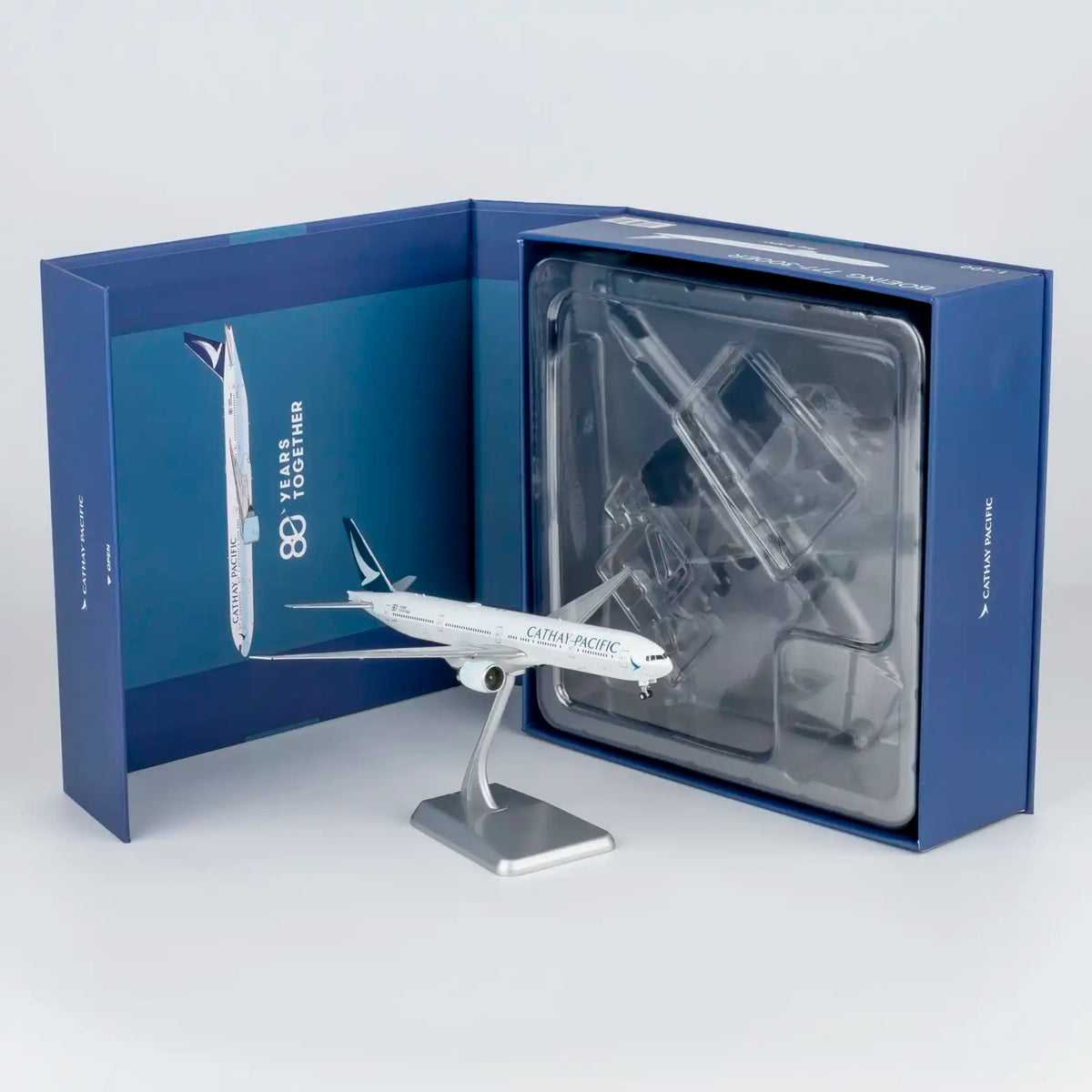 NG73107 | NG Models 1:400 | Boeing 777-300ER Cathay Pacific B-KPO (large titles; "80 Years Together" sticker; Luxurious packaging) (with stand) | is due September 2026