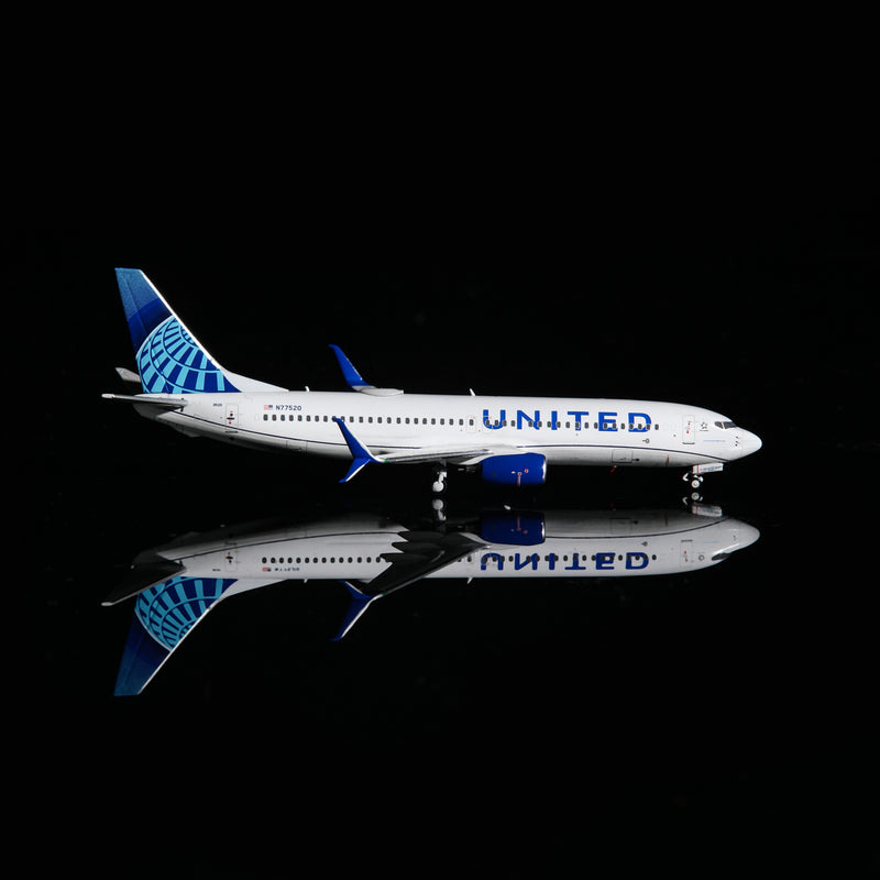 HA7380026 | Aero Polaris 1:400 | Boeing 737-800 United Airlines N77520