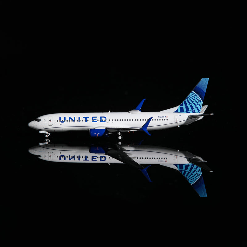 HA7380027 | Aero Polaris 1:400 | Boeing 737-800 United Airlines N12218