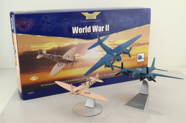 AA99110 | Corgi 1:72 | DH Mosquito PR.IV & Spitfire PR.VIIG RAF No.1 PRU Sqn.