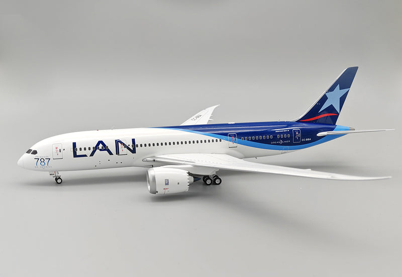 IF788LAN001 | InFlight200 1:200 | Boeing 787-8 Dreamliner LAN Airlines CC-BBA with stand