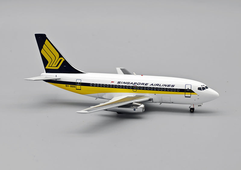 JF-737-1-003 | JFox 1:200 | Boeing 737-112 Singapore Airlines 9V-BBE
