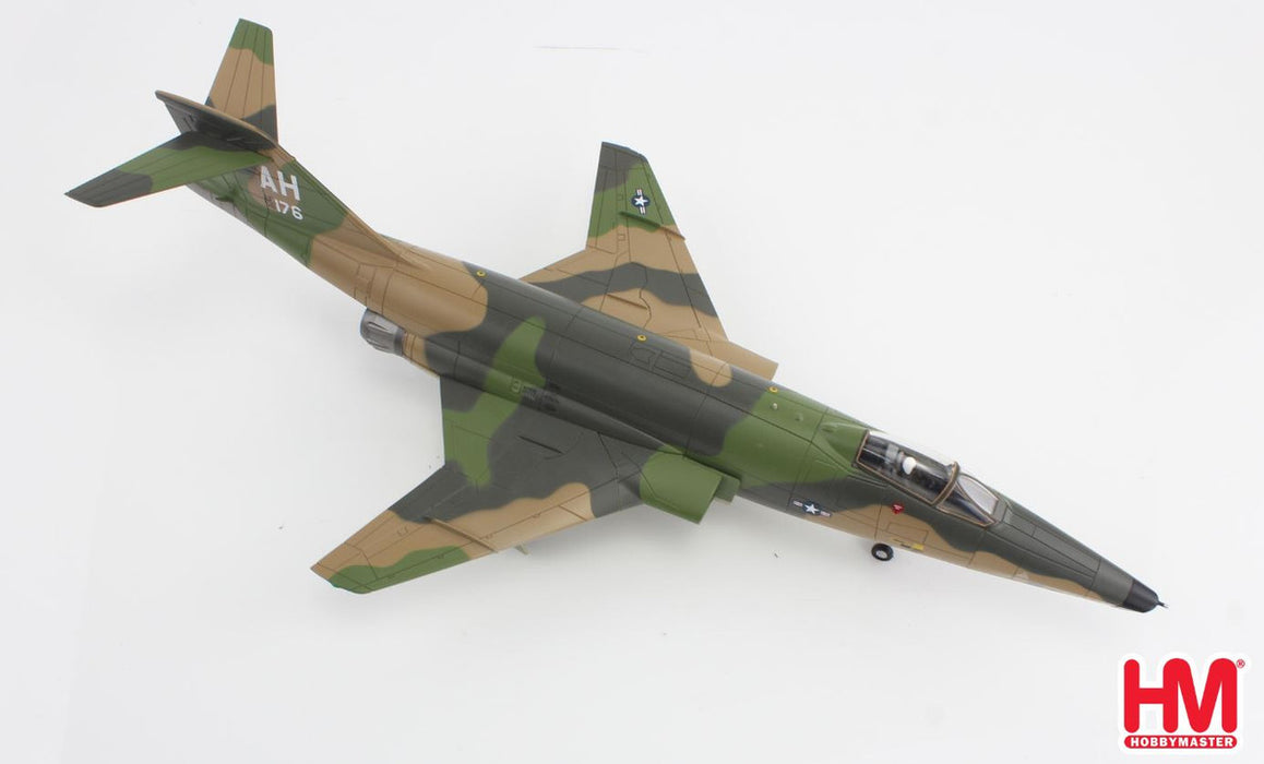 HA9351 | Hobby Master Military 1:72 | RF-101C Vooodoo 'Gerry's clown', AF56-176,45th TRS 'Polka dots', 1969