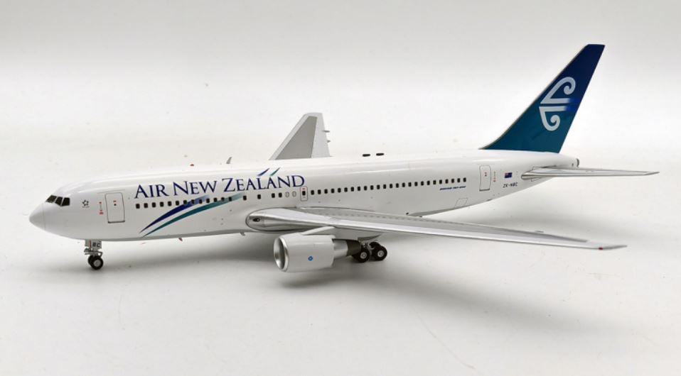 IF762NZ1023 | InFlight200 1:200 | Boeing 767-219ER Air New Zealand ZK-NBC new colours (with stand)