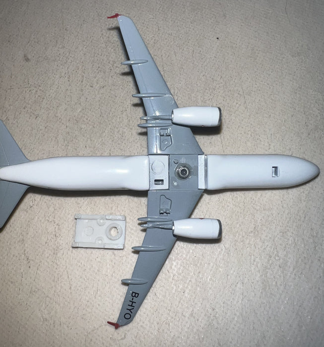 BPBHYO | 1:400 | Airbus A320-200, Dragonair B-HYO 6718NA